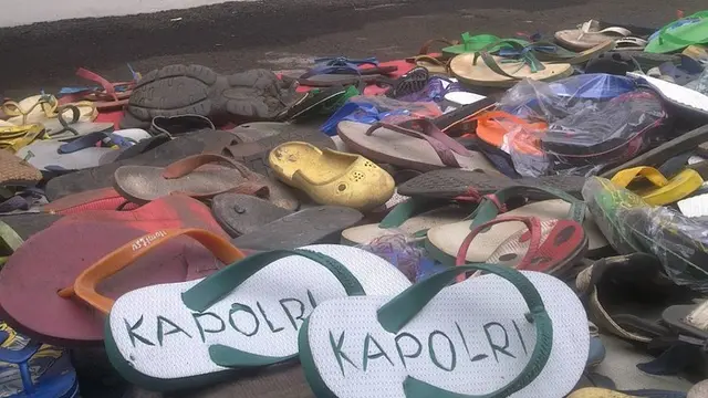 6 Tulisan di Sandal Jepit Tanda Kepemilikan Ini Bikin Ngakak