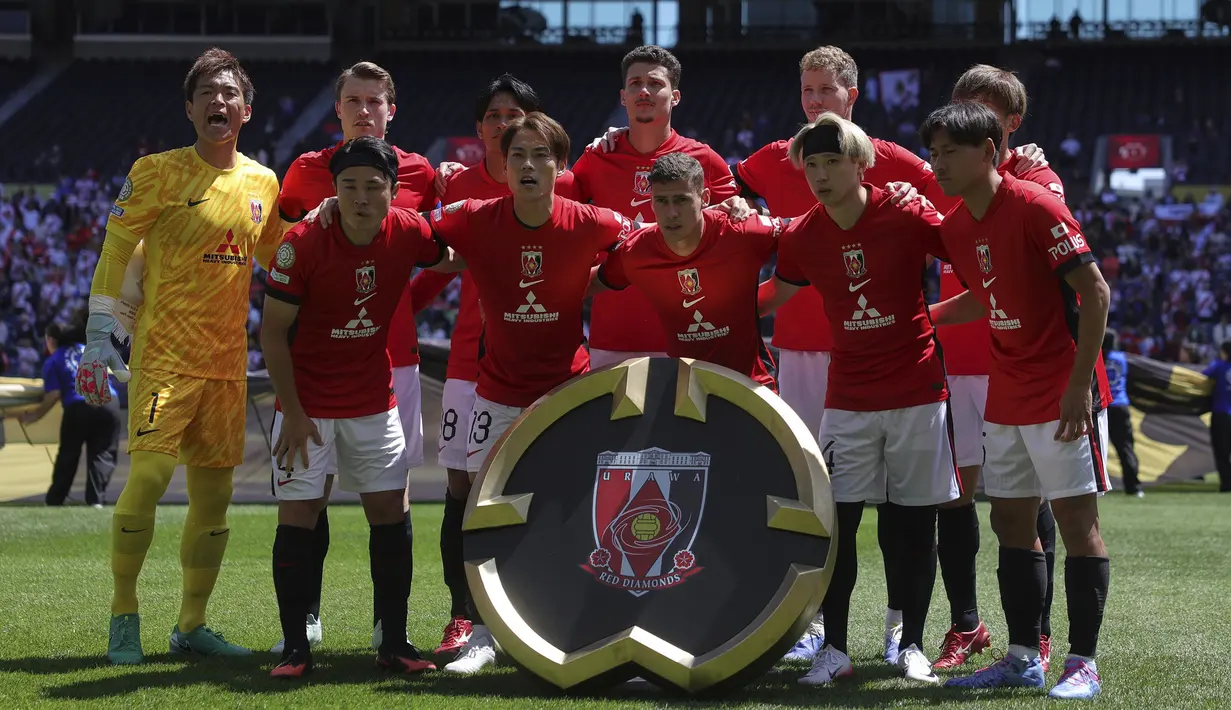 Starting XI pemain Urawa Red Diamonds dalam laga Grup G Piala Dunia Antarklub 2025 melawan River Plate di Lumen Field, Seattle, Washington, Amerika Serikat, Rabu (18/06/2025). (AP Photo/Ryan Sun)