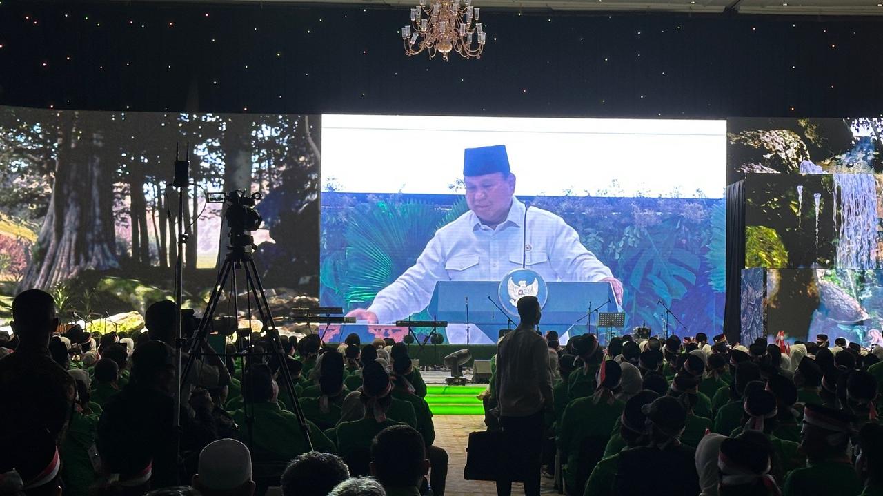 Momen Prabowo Angkat Cangkir Protes Disediakan Teh di Harlah PKB: Kalau Minum Kopi Saya Jadi Pintar