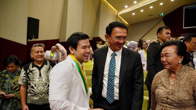 Titel dokter diperoleh Sean Nicholas anak Ahok lewat proses jatuh bangun selama delapan tahun di Fakultas Kedokteran Universitas Indonesia (FKUI). (Foto: Instagram nachosean)