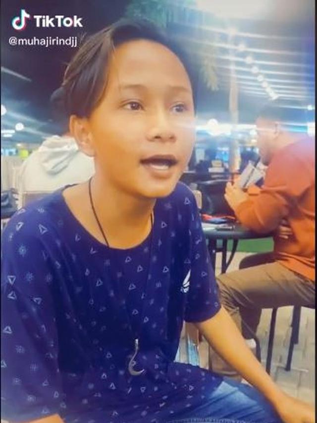 6 Potret Fajar yang Viral Karena Cintanya Tak Dihargai, Cowok Asal Gorontalo