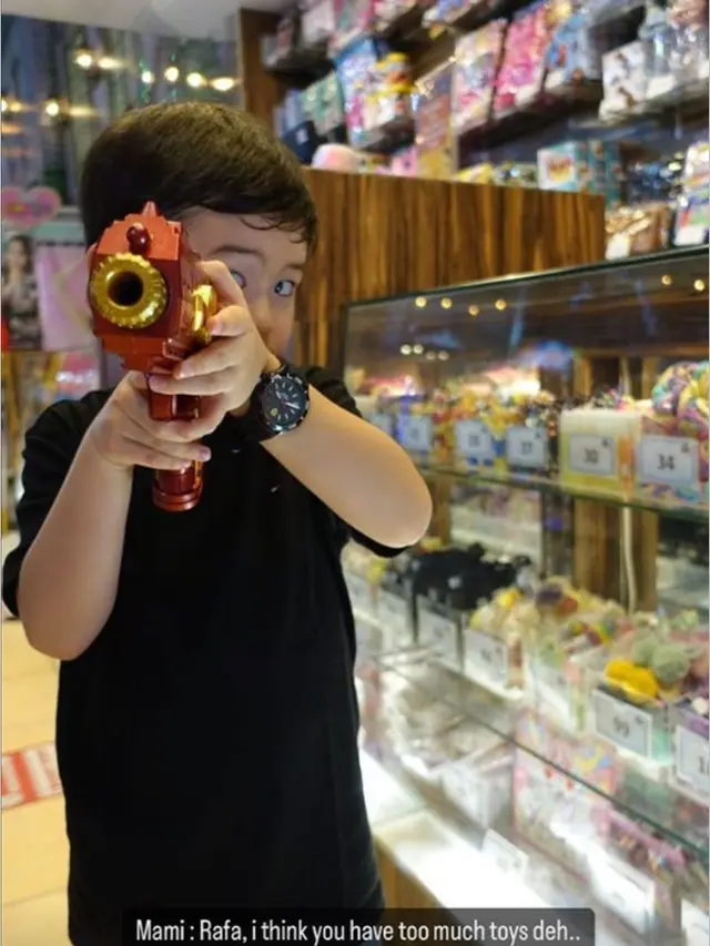 [Fimela] Lantaran Jago ‘Ngeles’, Sandra Dewi Sempat Ingin Cabein Mulut Raphael Moeis