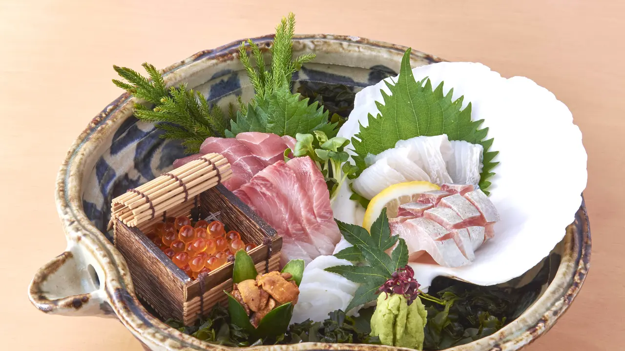 Warung Nasi Khas Jepang Hadir Bawa Kesegaran Laut Hokkaido 