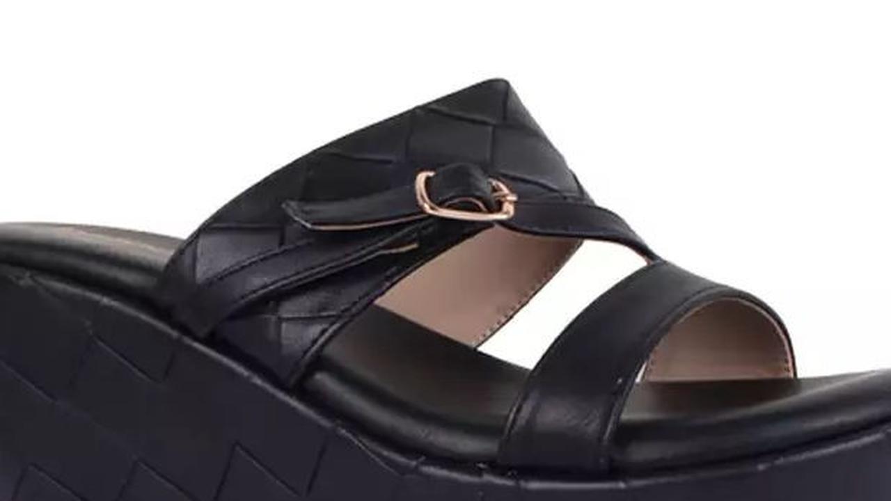 <b>Sandal Wedges dari Brand Bellagio</b>