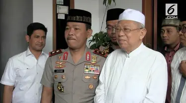 Kapolda Metro Jaya Irjen Idham Azis berkunjung ke rumah Ketua Majelis Ulama Indonesia (MUI) Ma'ruf Amin di Koja, Jakarta Utara