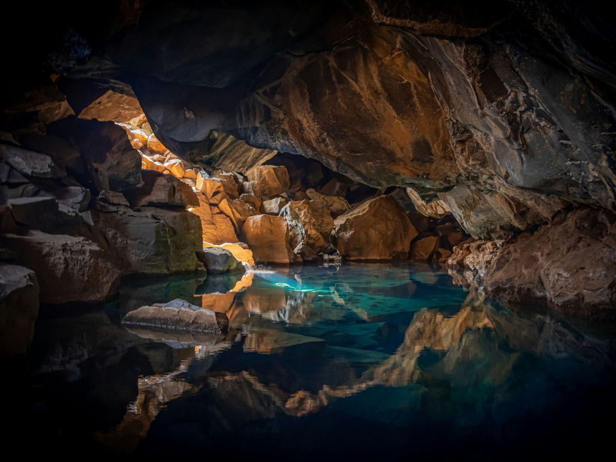 4. Gua Sinjang Lawang