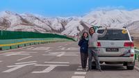 Kisah pasangan travelling menggunakan mobil dari London ke Singapura selama 100 hari. (Facebook/施伟龙)