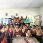 Endy Agustian bersama anak didiknya melalui proyek Indonesia Cerdas. (istimewa)