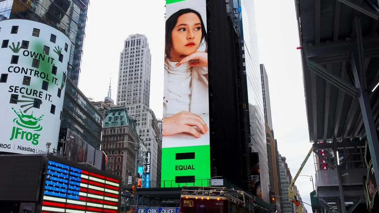 Wajah Raissa Anggiani Muncul di Times Square New York City, Kampanyekan Kesetaraan Gender. (ist)