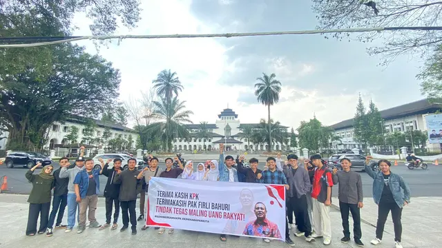 Sejumlah pemuda mahasiswa kota bandung menggelar aksi penyampaian aspirasi, memuji kinerja jajaran Komisi Pemberantasan Korupsi (KPK) pimpinan Firli Bahuri (Istimewa)