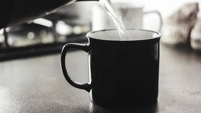 Tradisi Lama Minum Air Hangat untuk Mendukung Sistem Pencernaande