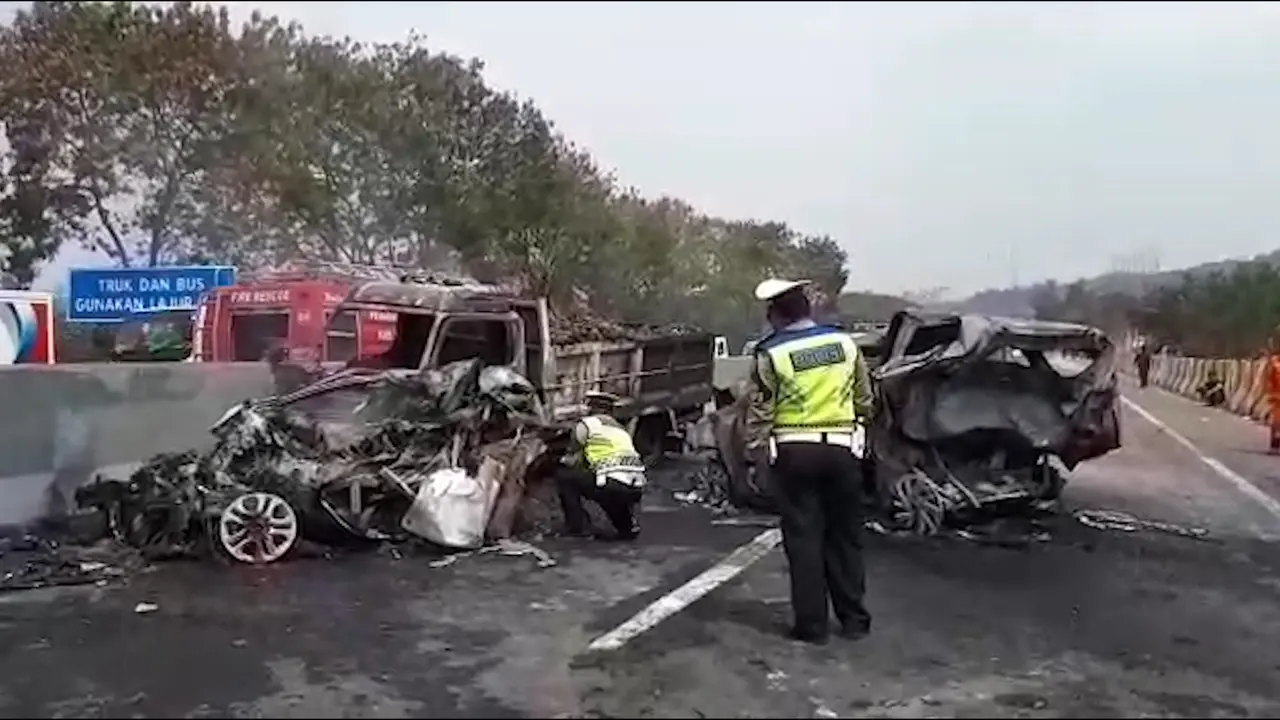 Tabrakan beruntun dengan melibatkan 10 kendaraan terjadi di jalan Tol Cipularang, Kilometer 91.400 di wilayah Sukatani, Purwakarta.