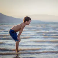 Ajarkan mereka tentang apa yang akan terjadi, mulai dari kehamilan hingga persiapan kelahiran. Foto: Limor Zellermayer on Unsplash