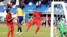 Pesepakbola Indonesia berebut bola dengan pesepakbola Thailand saat pertandingan penyisihan CP Football ASEAN Para Games 2022 di Stadion UNS Solo, Jawa Tengah, Minggu (31/7/2022). Indonesia menang atasThailand dengan skor 3-2. (FOTO: Dok. ASEAN Para Sports Federation)