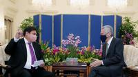 Menko Airlangga ketika melakukan pertemuan dengan PM Singapura HE Mr Lee Hsien Loong di Singapura, Selasa (31/05)
