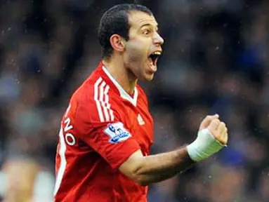 Selebrasi gelandang Liverpool, Javier Mascherano seusai mencetak gol ke gawang Everton dalam lanjutan Liga Premier yang berlangsung di Goodison Park, 29 November 2009. AFP PHOTO/ANDREW YATES --