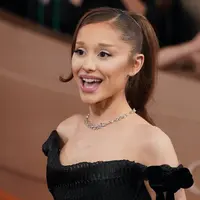 Intip pesona Ariana Grande yang tampil dengan high ponytail (AP)