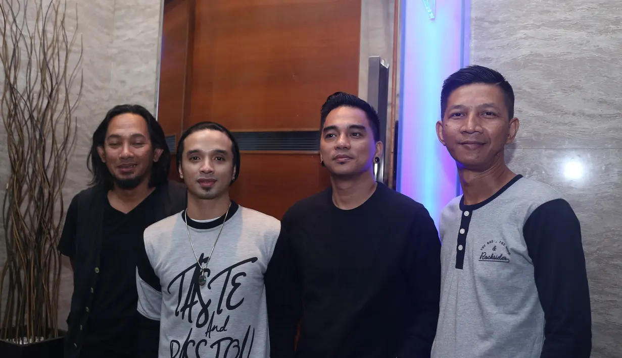 Selain menjadi cameo, Ungu menjadi pengisi soundtrack filmnya yang berjudul sama dengan judul lagunya. (Andy Masela/Bintang.com)