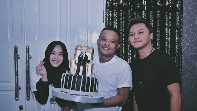 7 Potret Kebersamaan Rizky Febian dan Putri Delina, Kakak Adik yang Kompak