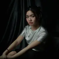 Setelah bahasa Indonesia, Elma Dae merilis lagu Tapi Sayangnya versi dua bahasa, yaitu Jepang dan Korea. [Fimela.com/Adrian Utama Putra]