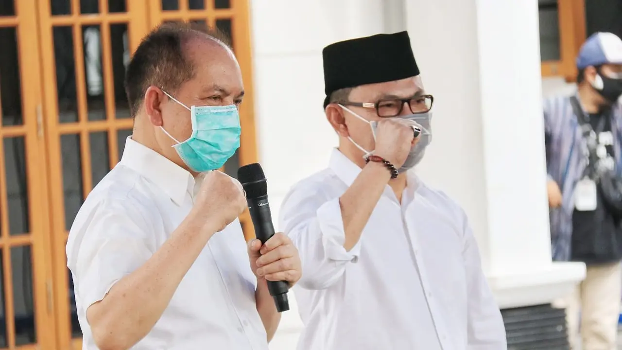 Ben Bahat dan Ujang Iskandar mendapatkan dukungan dari tokoh Dayak, Panglima Jilah