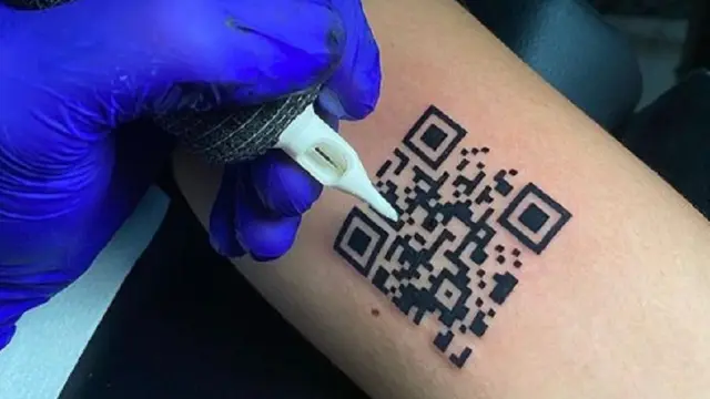 Viral, Pria Bikin Tato Barcode Sertifikat Vaksin Covid-19 di Lengan