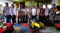Ultah ke-28 Sunpride dirayakan dengan pengobatan gratis, bagi-bagi mesin alat pertanian dan traktor, dan alat sekolah di Desa Madura, Cilacap, Jawa Tengah. (Foto: Liputan6.com/SSN)