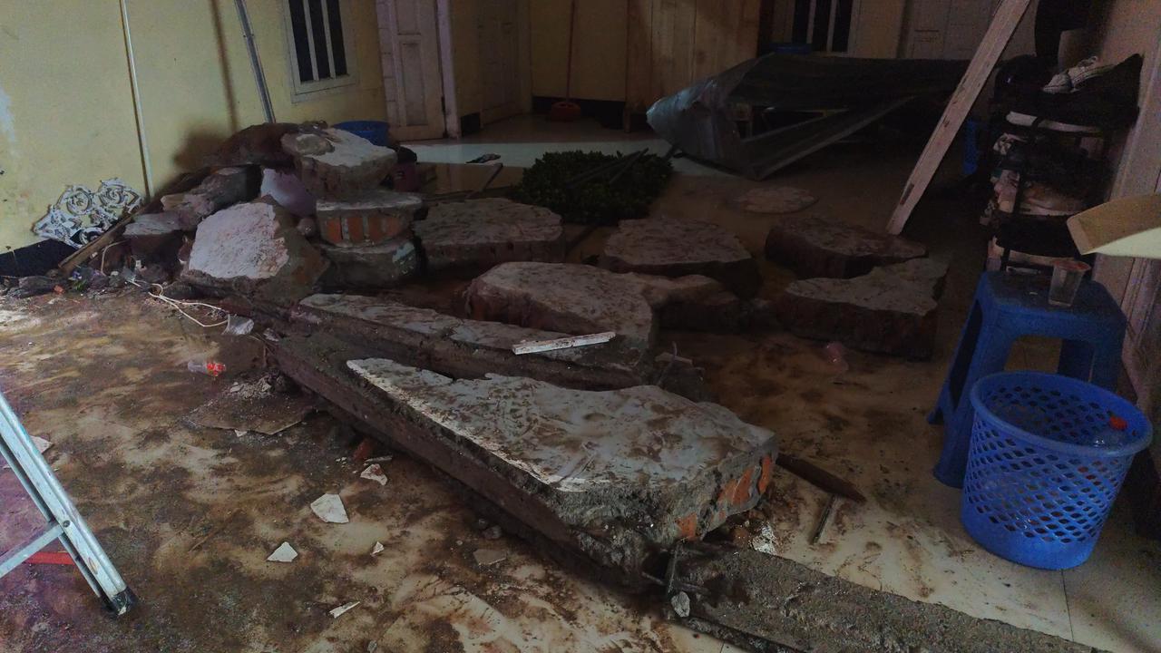 Hujan dan Angin Kencang, Pasutri di Makassar Tertimpa Atap Beton Indekos