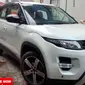 Suzuki Vitara Brezza disulap menjadi Range Rover Evoque. (the verge)