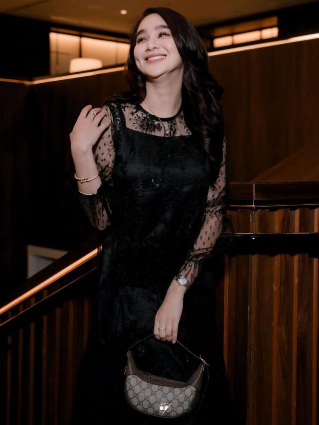 Potret Glamor Hana Hanifah (credit: https://www.instagram.com/hanaaaast/).