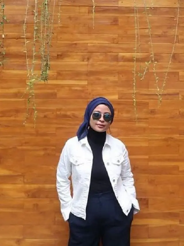 [Bintang] Mantap Berhijab, Ini 3 Gaya Rocking Chic Tantri Kotak yang Super Cool