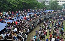 Parahnya mudik di Bangladesh, ibu-ibu nekat naik atap kereta