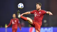 Berbagai prestasi telah diraih Xabi Alonso saat memperkuat Liverpool, Real Madrid, dan Bayern Munchen. (AFP/Andrej Isakovic)