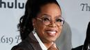 <p>Oprah Winfrey menghadiri pemutaran perdana The 1619 Project di Academy Museum of Motion Pictures, Los Angeles, California, Amerika Serikat, 26 Januari 2023. Bintang media itu menata rambut hitamnya menjadi kuncir kuda. (VALERIE MACON/AFP)</p>