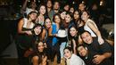 Kemeriahan pesta ultah Gita Janu semakin terasa dengan hadirnya sederet artis Tanah Air. Kakak ipar Nia Ramadhani itu begitu bahagia karena bisa merayakan hari bertambahnya usia bersama para sahabat yang sebagian besarnya berasal dari kalangan selebritis. (Liputan6.com/IG/@gitajanu)