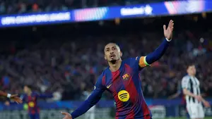 Ekspresi Raphinha usai membobol gawang Newcastle di leg kedua 16 besar Liga Champions 2025/2026, Kamis (19/3/2026) (AP Photo/Joan Monfort)