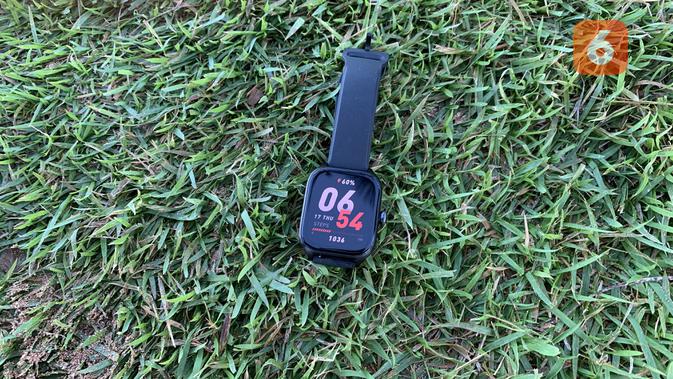 <p>Amazfit GTS 4 memiliki layar AMOLED berukuran 1,75 inci. (/ Yuslianson)</p>