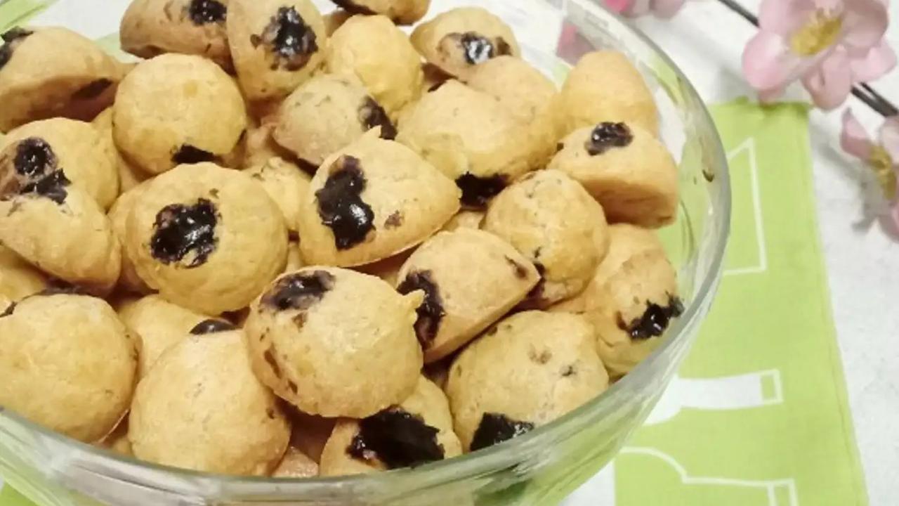 Ilustrasi Kue Sus Kering Isi Cokelat