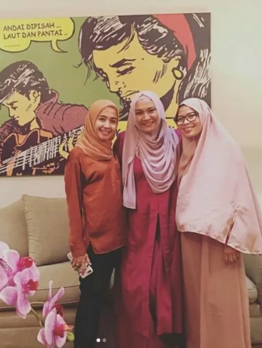 Laudya Cynthia Bella berfoto bersama istri Amy Search. Digosipkan, pernikahan Bella dan Engku Emran akan diselenggarakan bulan Agustus mendatang dan akan digelar secara tertutup. (instagram.com/ristiantibellaers)