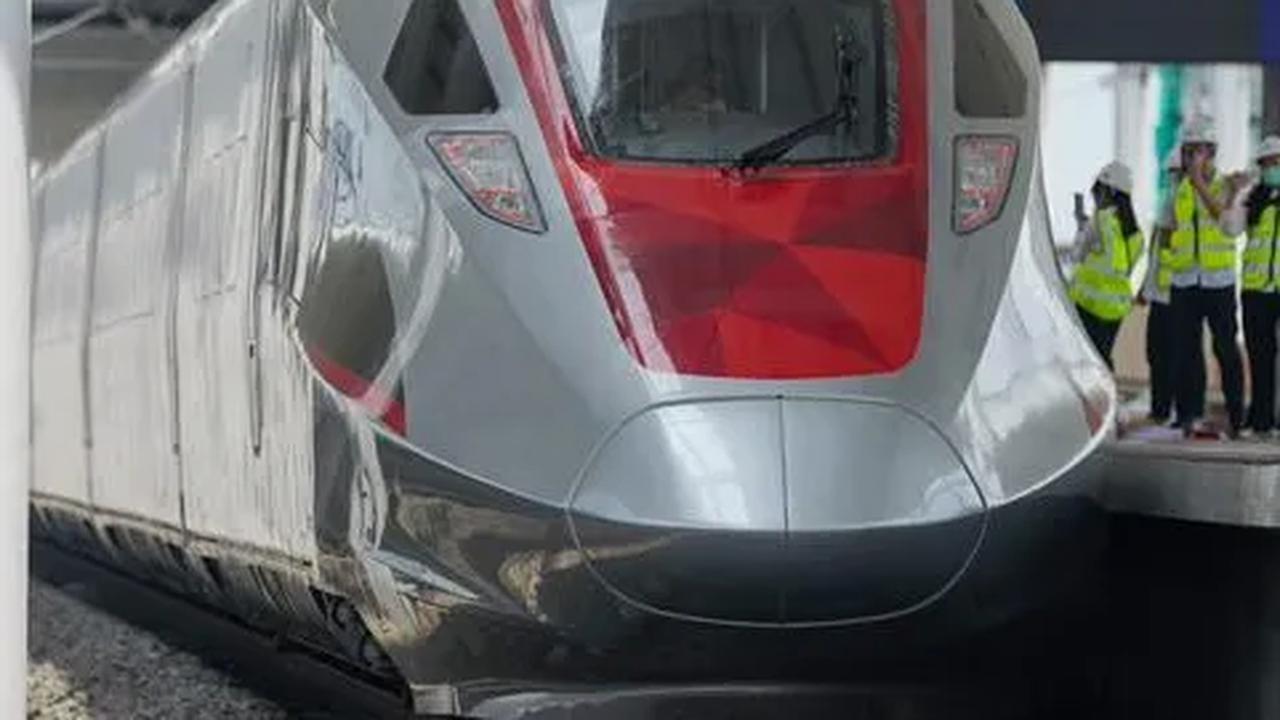 Kereta Cepat Whoosh Mogok 15 Menit Akibat Listrik Padam, PLN Minta Maaf
