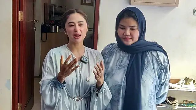Dewi Perssik memilih menyembelih hewan kurbannya di rumah.