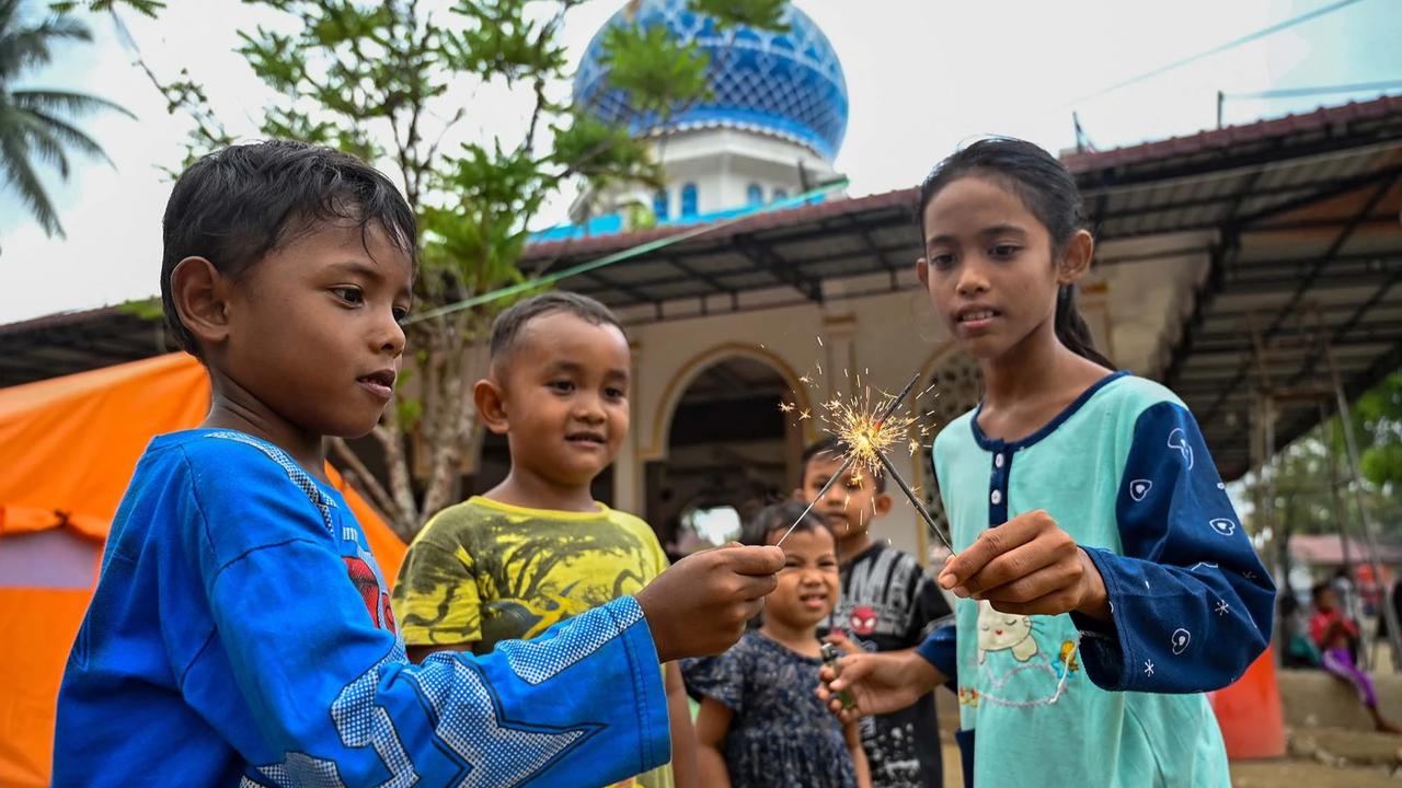 FOTO: Ramadan di Tengah Pengungsian Korban Banjir Aceh