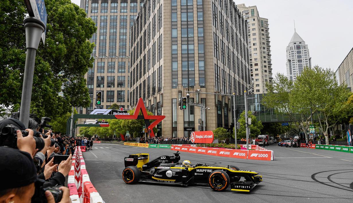 Kedatangan Zhou ke tim yang berbasis di Hinwil, Swiss, tersebut merupakan bagian dari program Alfa Romeo yang ingin menggabungkan pembalap berpengalaman dengan rookie potensial. (AFP/STR)
