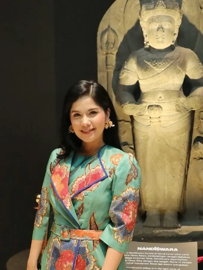 Fashion Annisa Yudhoyono Ala Ibu Pejabat yang Berwibawa