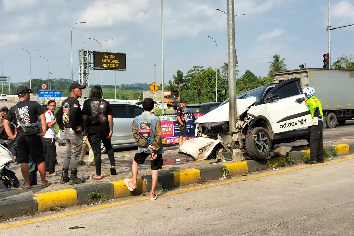 Pedagang Tahu Jadi Korban Mobil Tabrak Pembatas Jalan di Exit Tol Parungkuda Sukabumi