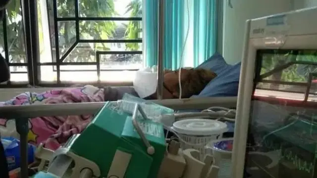 Wanita yang diduga sebagai isstri pertama Putra Siregar