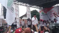 Kampanye di Bogor, Ma'ruf Amin Pakai Hoodie dan Sarung. (Ahda Bayhaqi/Merdeka)