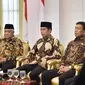 Presiden Jokowi bersama sejumlah menteri dan pejabat negara saat bersilaturahmi dengan para pemuka agama di Bogor, Jawa Barat, Sabtu (10/2). Menurut Jokowi, peran Indonesia dinantikan negara lain untuk meredam konflik. (Liputan6.com/Pool/Biro Setpres)