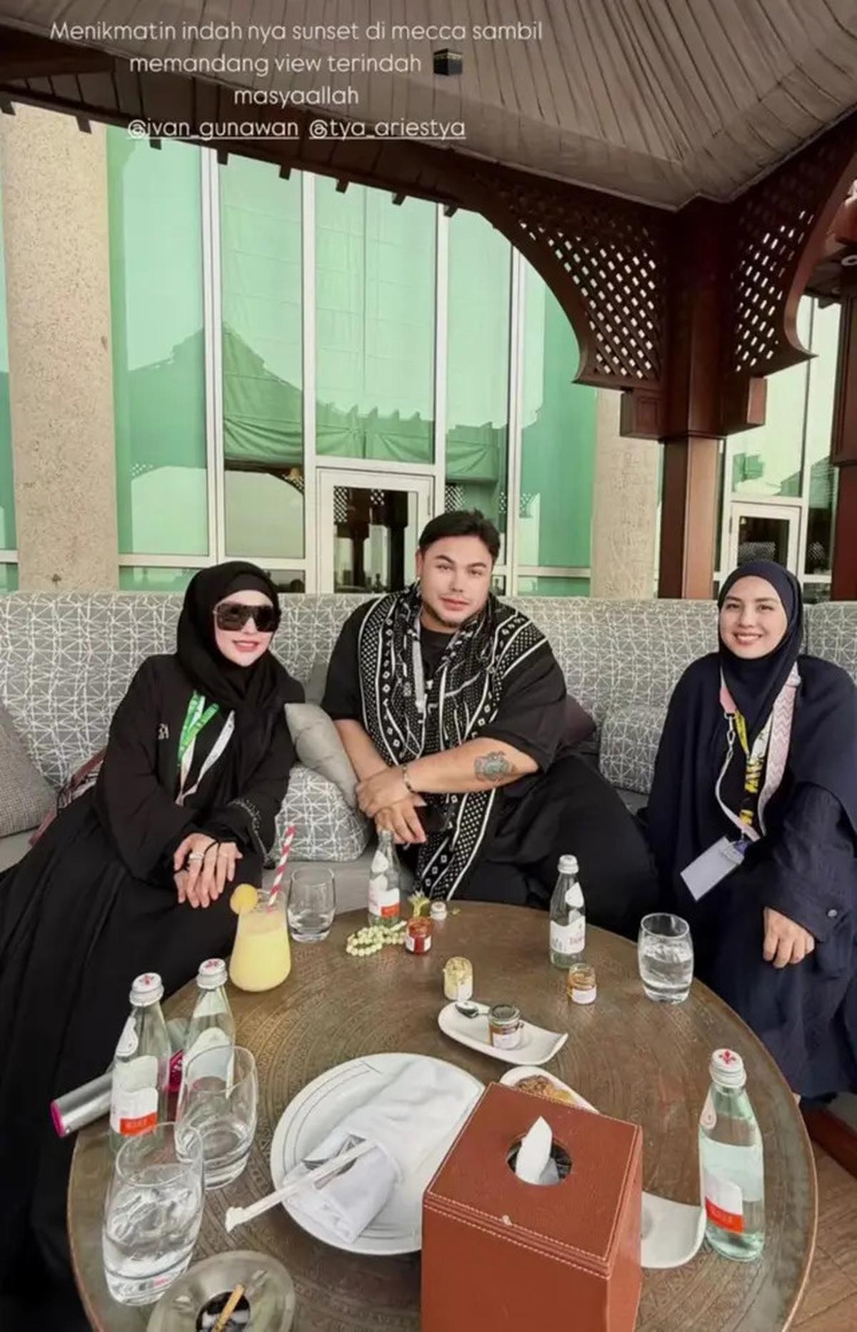 10 Potret Persiapan 'Armuzna' Tya Ariestya di Ibadah Haji 2025, Menanti Dua Tahun