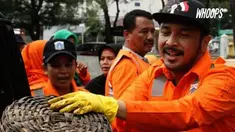 Giring membantah apa yang dilakukannya sebagai bentuk kampanye terselubung.